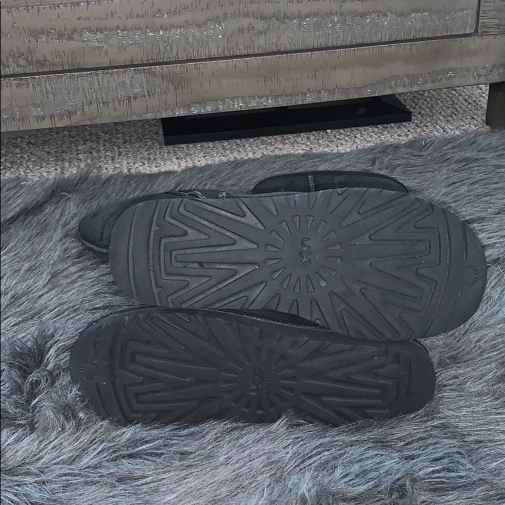 UGGS - Picture 6 of 8